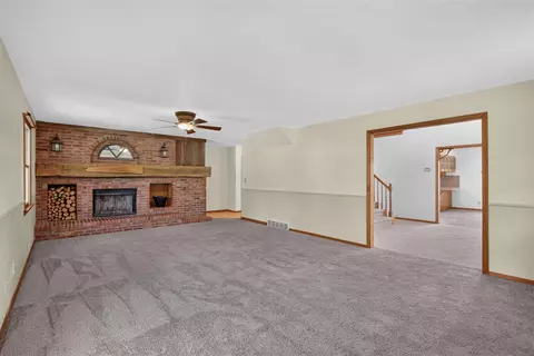 Living - 4001 Hoyer, Jackson, MI 49201 photo 4 of 13
