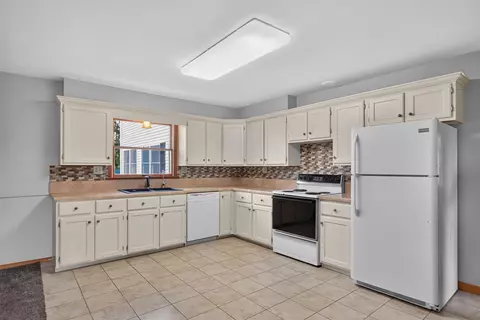 Kitchen - 4001 Hoyer, Jackson, MI 49201 photo 6 of 6