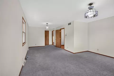 Living - 4001 Hoyer, Jackson, MI 49201 photo 8 of 13