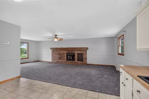 Living - 4001 Hoyer, Jackson, MI 49201 photo 10 of 13