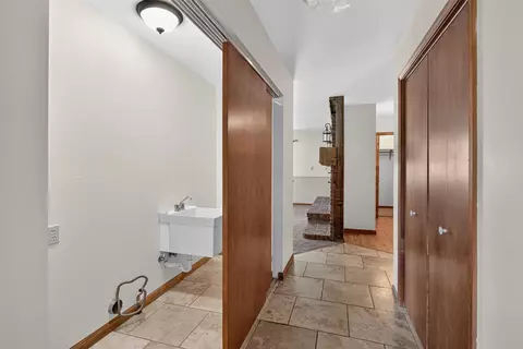 Entry Way - 4001 Hoyer, Jackson, MI 49201 photo 5 of 8