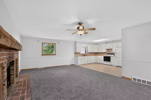 Living - 4001 Hoyer, Jackson, MI 49201 photo 12 of 13