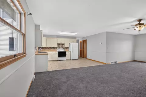 Living - 4001 Hoyer, Jackson, MI 49201 photo 13 of 13