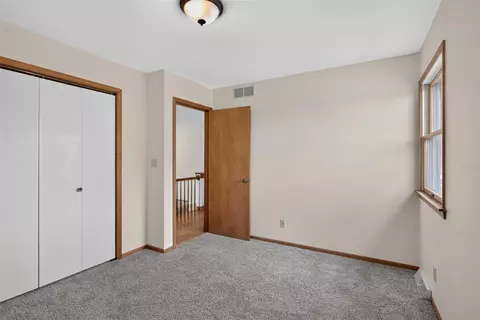 Bedroom - 4001 Hoyer, Jackson, MI 49201 photo 5 of 11
