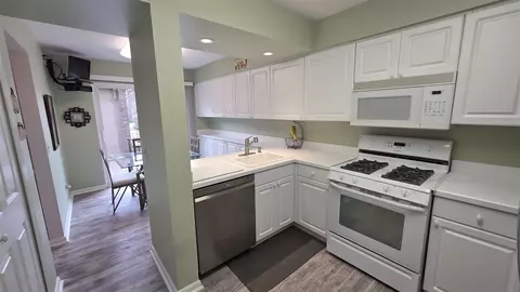 Kitchen - 5256 Wright, West Bloomfield, MI 48322 photo 2 of 2