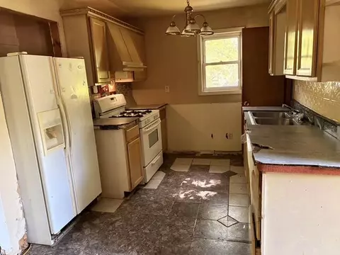 Kitchen - 509 Cass, Jackson, MI 49203 photo 1 of 2