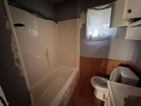 Bath - 509 Cass, Jackson, MI 49203 photo 1 of 1