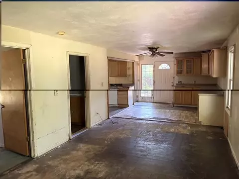 Living - 509 Cass, Jackson, MI 49203 photo 1 of 2