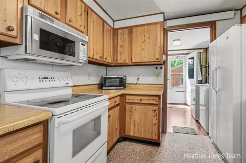 Kitchen - 2350 Belding, Orleans, MI 48865 photo 3 of 4