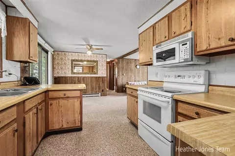 Kitchen - 2350 Belding, Orleans, MI 48865 photo 4 of 4