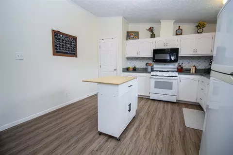 Kitchen - 12524 Serenity, Marcellus, MI 49067 photo 3 of 4