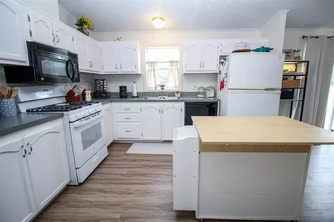Kitchen - 12524 Serenity, Marcellus, MI 49067 photo 2 of 4