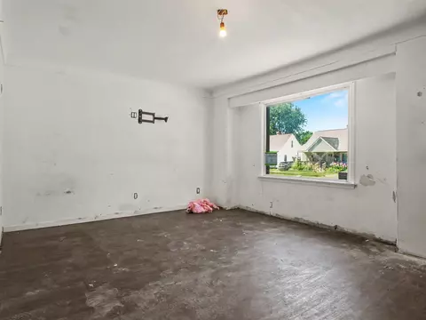 Living - 623 Clinton, Flint, MI 48507 photo 1 of 1