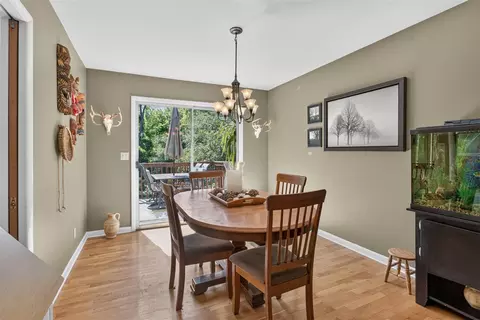 Dining - 2130 Creglow, Jackson, MI 49203 photo 4 of 4