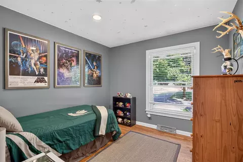 Bedroom - 2130 Creglow, Jackson, MI 49203 photo 10 of 10