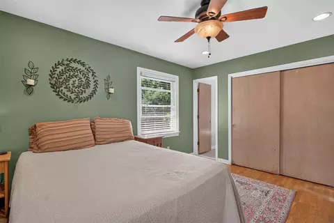 Bedroom - 2130 Creglow, Jackson, MI 49203 photo 1 of 10