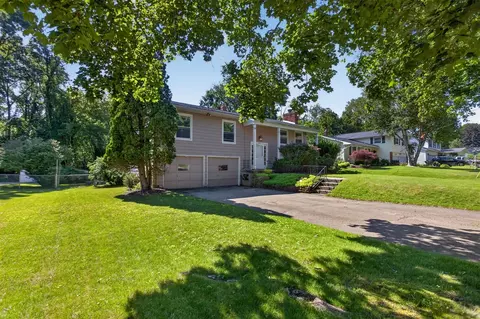 Exterior - 2130 Creglow, Jackson, MI 49203 photo 3 of 15