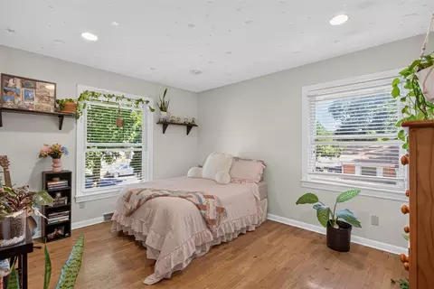 Bedroom - 2130 Creglow, Jackson, MI 49203 photo 6 of 10