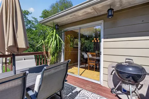 Exterior - 2130 Creglow, Jackson, MI 49203 photo 6 of 15