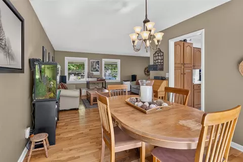 Dining - 2130 Creglow, Jackson, MI 49203 photo 2 of 4