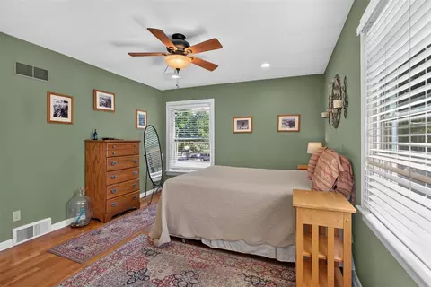 Bedroom - 2130 Creglow, Jackson, MI 49203 photo 2 of 10