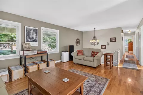 Living - 2130 Creglow, Jackson, MI 49203 photo 1 of 5