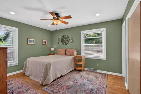 Bedroom - 2130 Creglow, Jackson, MI 49203 photo 4 of 10