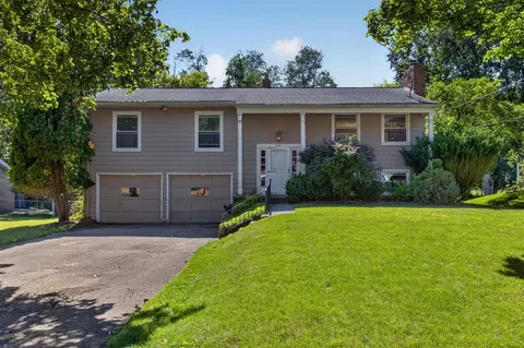 Exterior - 2130 Creglow, Jackson, MI 49203 photo 2 of 15