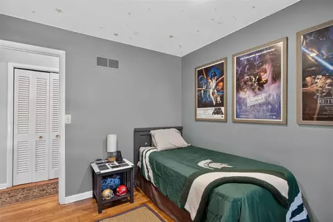 Bedroom - 2130 Creglow, Jackson, MI 49203 photo 8 of 10