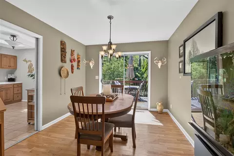 Dining - 2130 Creglow, Jackson, MI 49203 photo 3 of 4