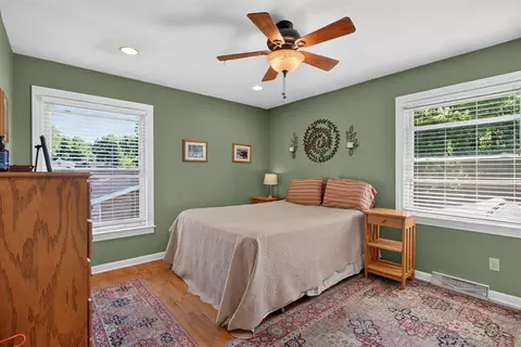 Bedroom - 2130 Creglow, Jackson, MI 49203 photo 3 of 10