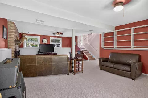 Living - 2130 Creglow, Jackson, MI 49203 photo 4 of 5