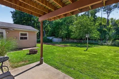 Exterior - 2130 Creglow, Jackson, MI 49203 photo 7 of 15