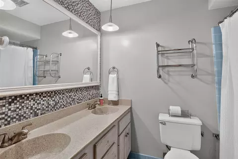 Bath - 2130 Creglow, Jackson, MI 49203 photo 3 of 5