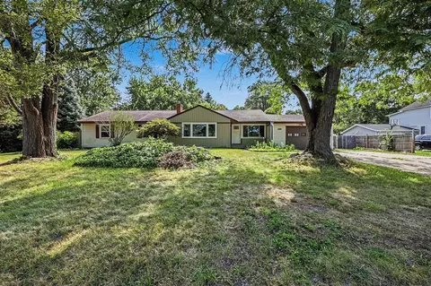 3346 Dean Lk, Grand Rapids, MI 49525