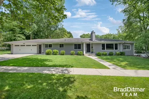 1350 Lake Grv, Grand Rapids, MI 49506