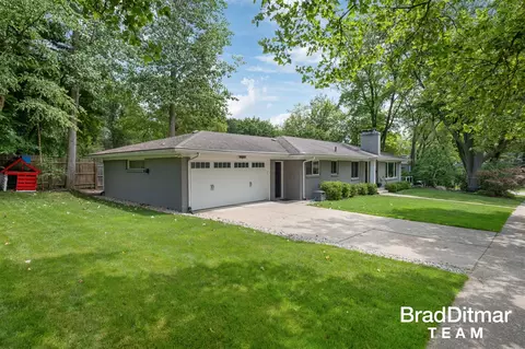 1350 Lake Grv, Grand Rapids, MI 49506