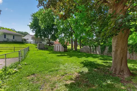 Exterior - 2000 Cascade, Jackson, MI 49203 photo 8 of 11