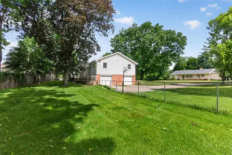 Exterior - 2000 Cascade, Jackson, MI 49203 photo 7 of 11