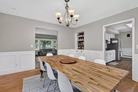 Dining - 2000 Cascade, Jackson, MI 49203 photo 1 of 3