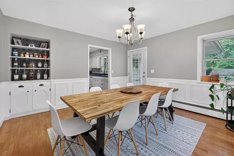 Dining - 2000 Cascade, Jackson, MI 49203 photo 2 of 3