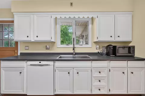 Kitchen - 2000 Cascade, Jackson, MI 49203 photo 3 of 3