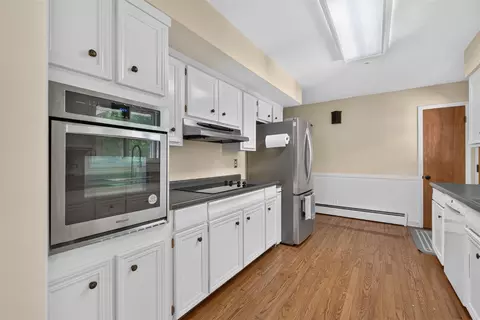 Kitchen - 2000 Cascade, Jackson, MI 49203 photo 2 of 3