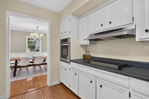 Kitchen - 2000 Cascade, Jackson, MI 49203 photo 1 of 3