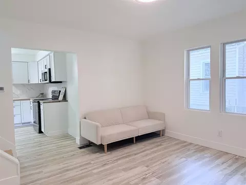 Living - 1500 Deyo, Jackson, MI 49203 photo 4 of 6