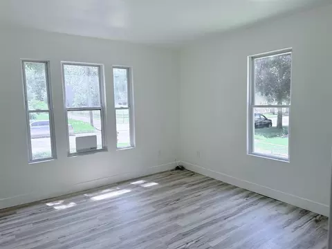 Living - 1500 Deyo, Jackson, MI 49203 photo 1 of 6