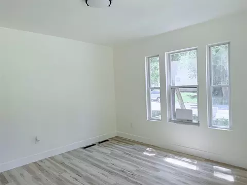 Living - 1500 Deyo, Jackson, MI 49203 photo 5 of 6