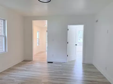 Living - 1500 Deyo, Jackson, MI 49203 photo 6 of 6