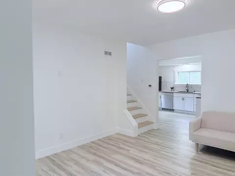 Living - 1500 Deyo, Jackson, MI 49203 photo 3 of 6