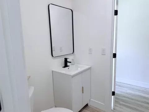 Bath - 1500 Deyo, Jackson, MI 49203 photo 5 of 10